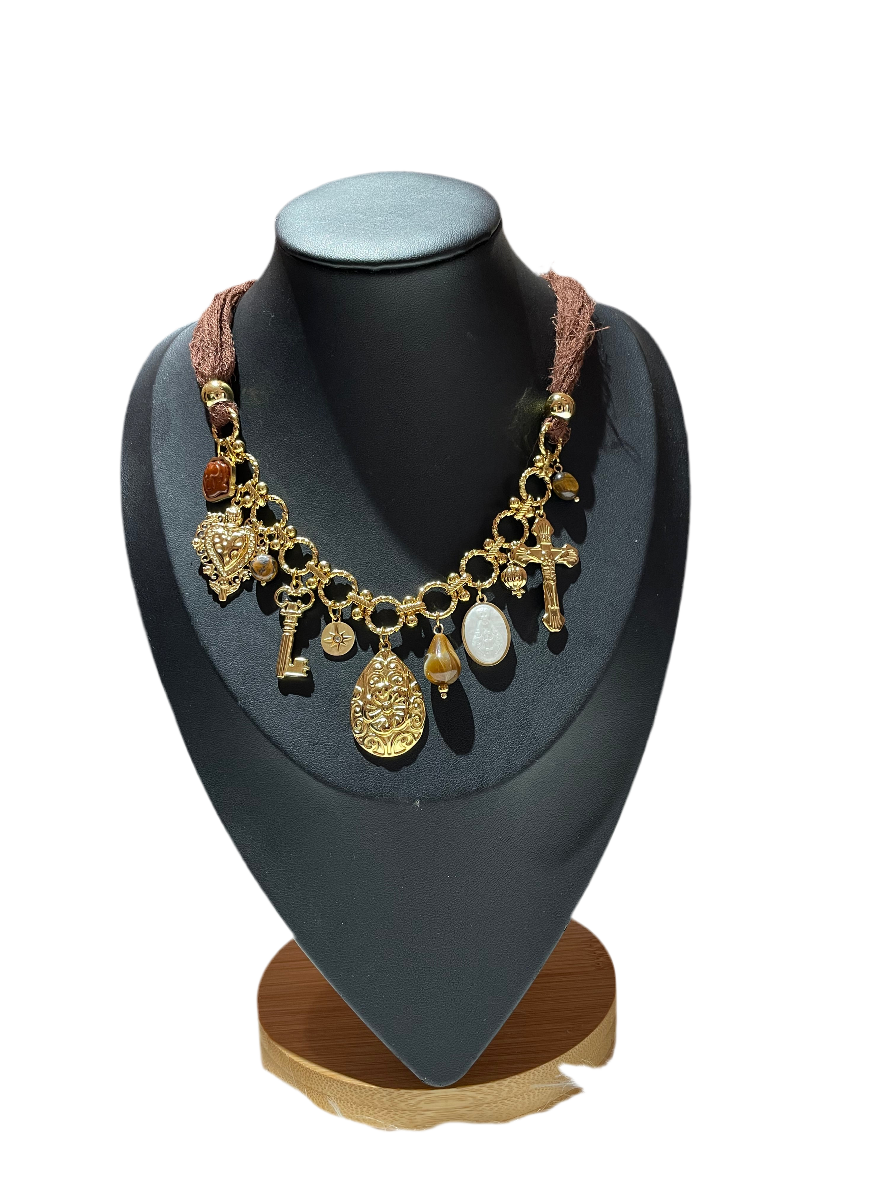 Collana ciondoli marrone