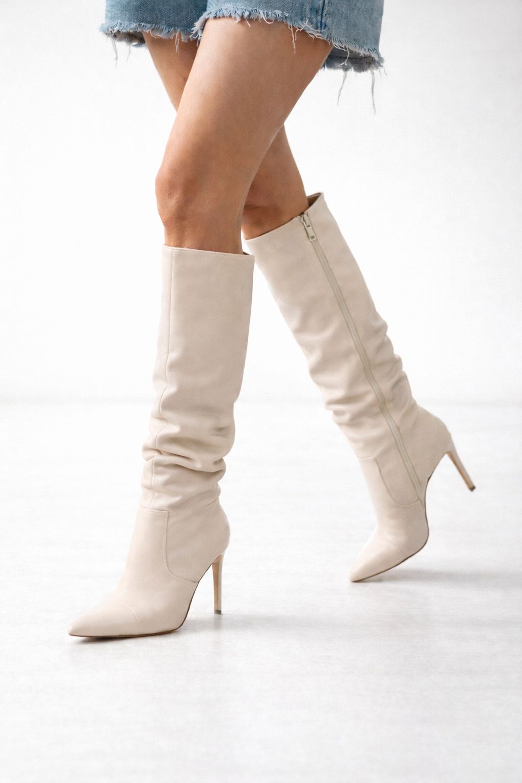 Stivale alto in ecopelle beige