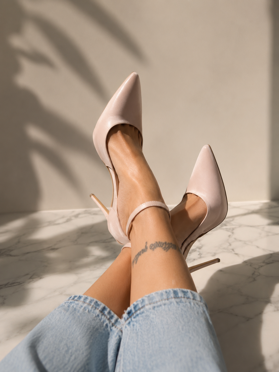 décolleté beige